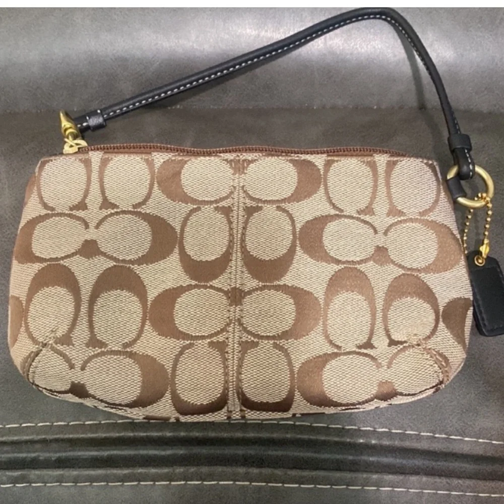 Coach wristlet - Picture 10 of 10